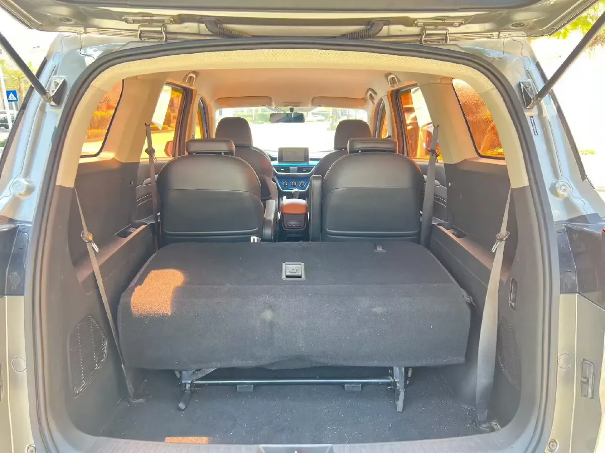 2019 WuLing HongGuang S3 1.5L 99HP L4 6MT,autocango,china used car exporter,china ev exporter,chinese used car exporter,chinese used ev exporter