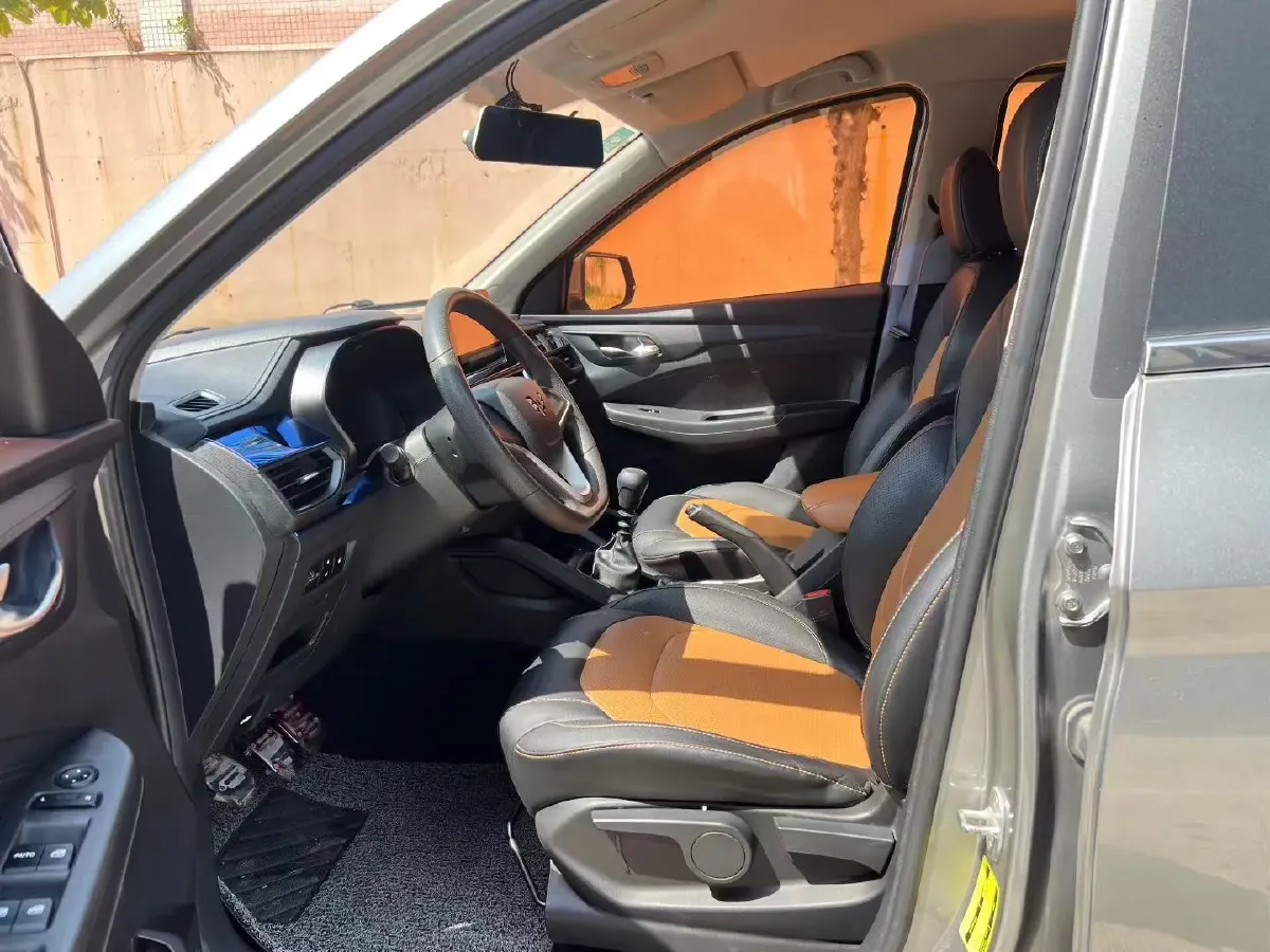 2019 WuLing HongGuang S3 1.5L 99HP L4 6MT,autocango,china used car exporter,china ev exporter,chinese used car exporter,chinese used ev exporter