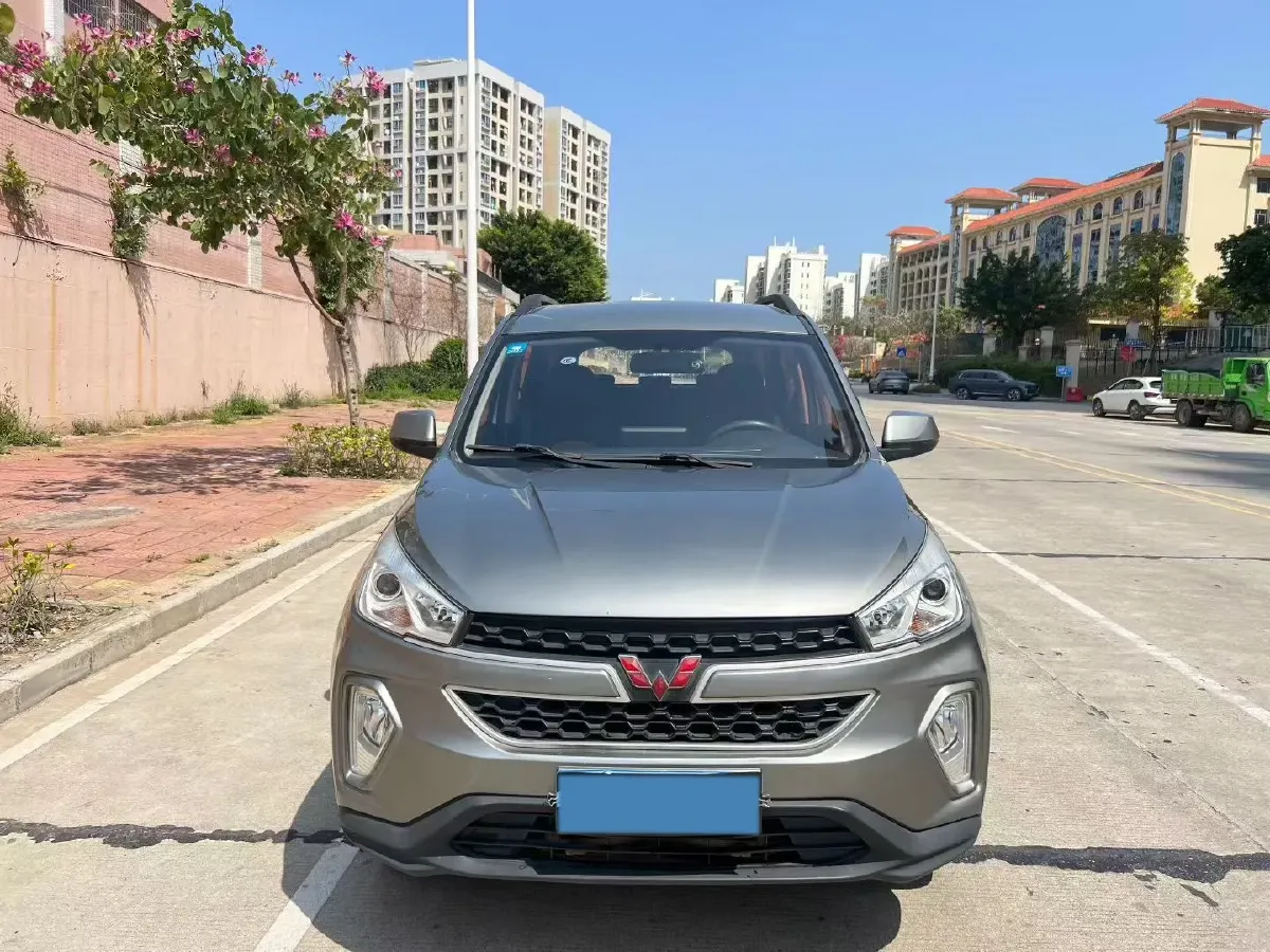 2019 WuLing HongGuang S3 1.5L 99HP L4 6MT,autocango,china used car exporter,china ev exporter,chinese used car exporter,chinese used ev exporter