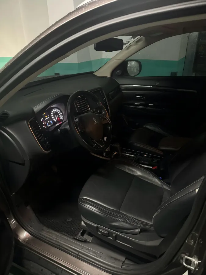 2019 Mitsubishi Outlander 2.0L 166HP L4 CVT,autocango,china used car exporter,china ev exporter,chinese used car exporter,chinese used ev exporter