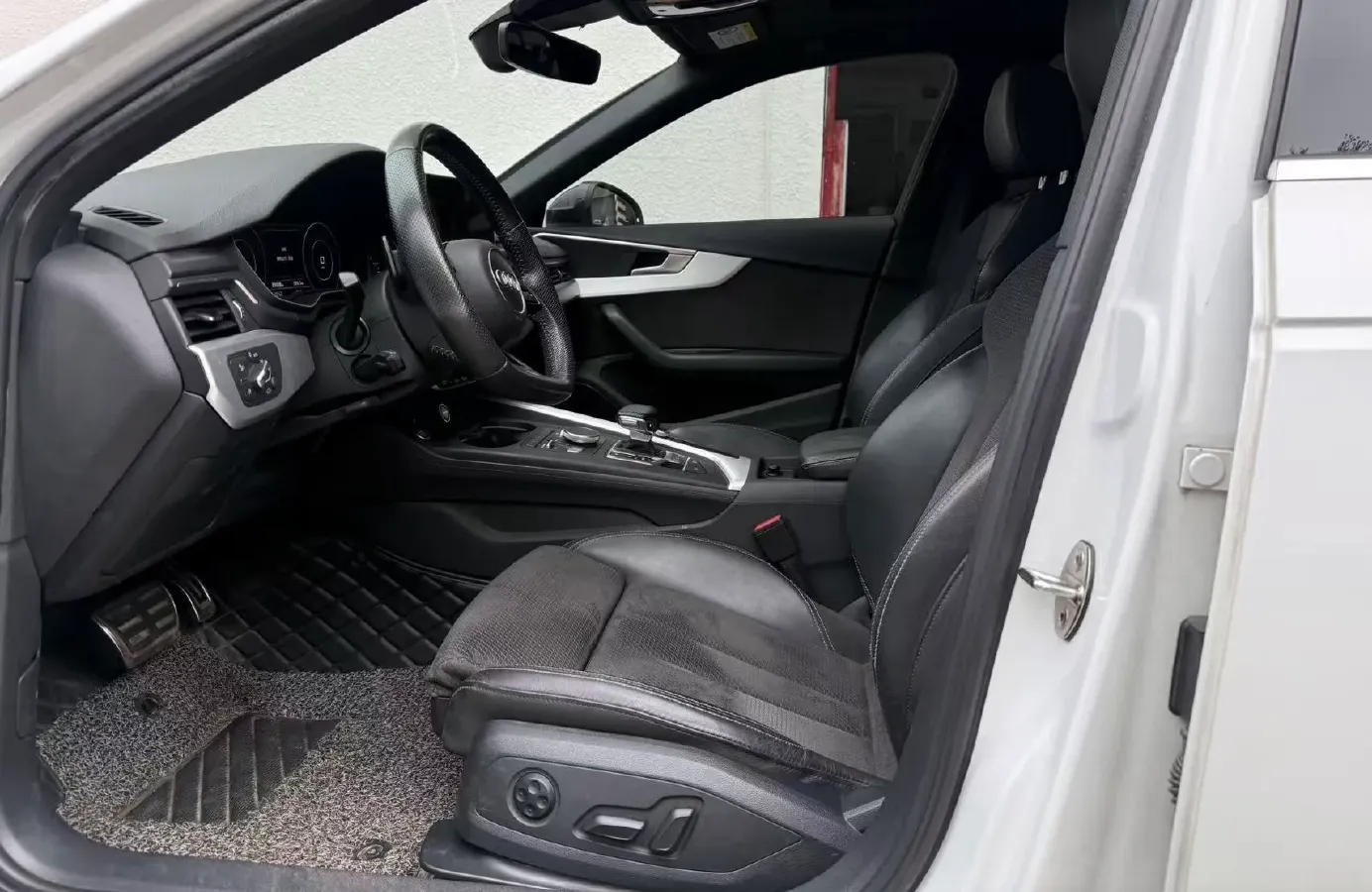 2020 Audi A4 2.0T 190HP L4 7DCT,autocango,china used car exporter,china ev exporter,chinese used car exporter,chinese used ev exporter