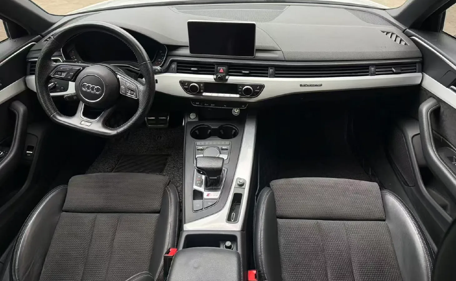 2020 Audi A4 2.0T 190HP L4 7DCT,autocango,china used car exporter,china ev exporter,chinese used car exporter,chinese used ev exporter