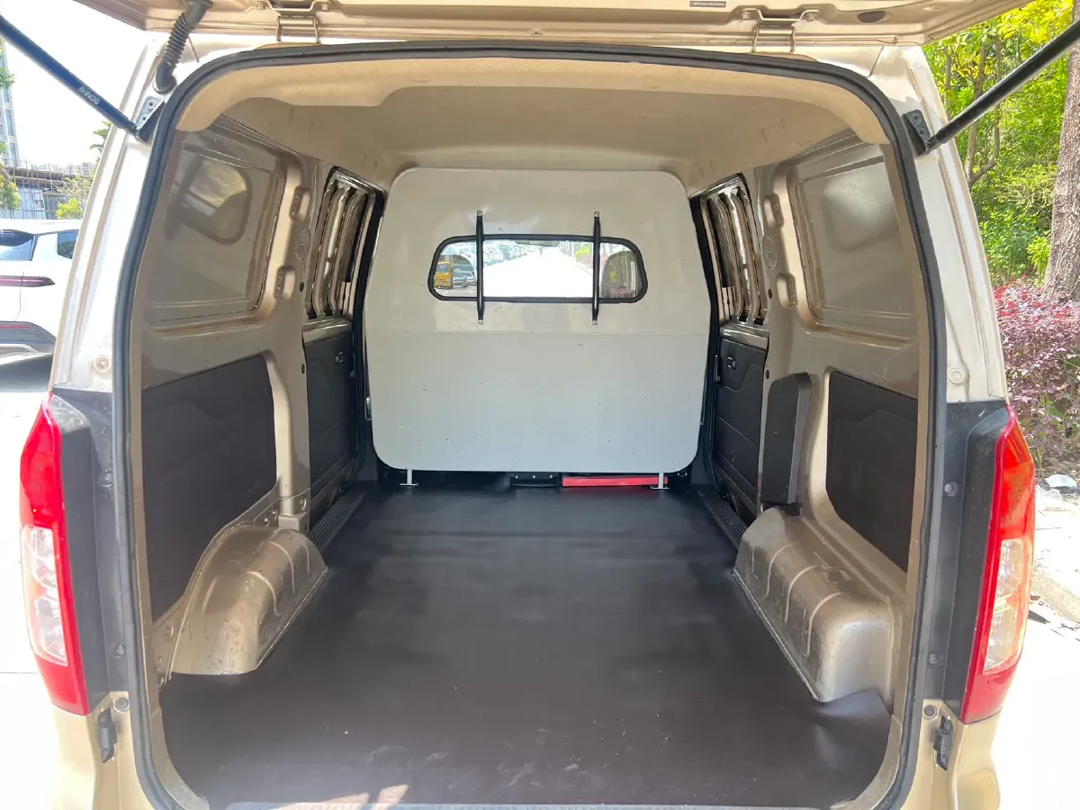 2019 WuLing HongGuang V 1.5L 99HP L4 6MT,autocango,china used car exporter,china ev exporter,chinese used car exporter,chinese used ev exporter