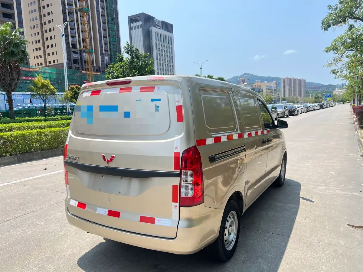 2019 WuLing HongGuang V 1.5L 99HP L4 6MT,autocango,china used car exporter,china ev exporter,chinese used car exporter,chinese used ev exporter