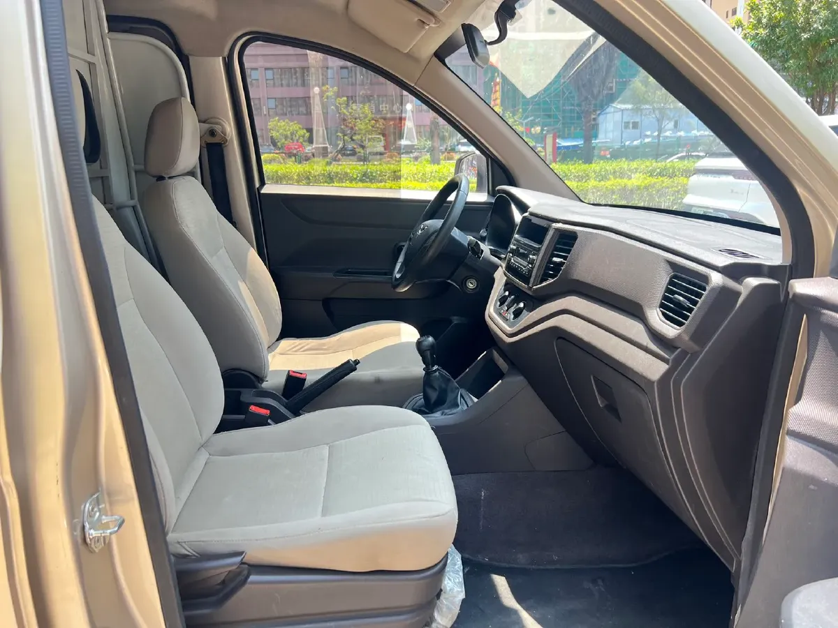 2019 WuLing HongGuang V 1.5L 99HP L4 6MT,autocango,china used car exporter,china ev exporter,chinese used car exporter,chinese used ev exporter