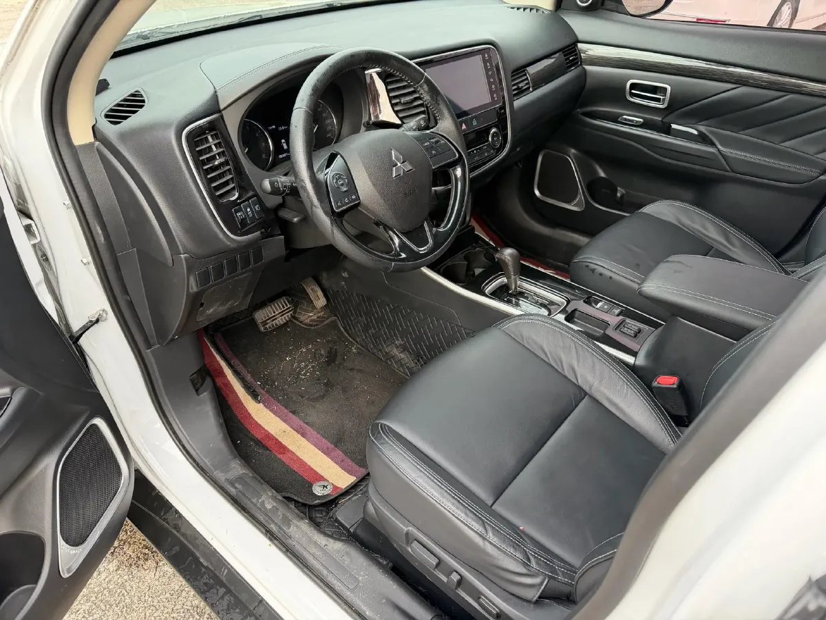 2020 Mitsubishi Outlander 2.0L 166HP L4 CVT,autocango,china used car exporter,china ev exporter,chinese used car exporter,chinese used ev exporter