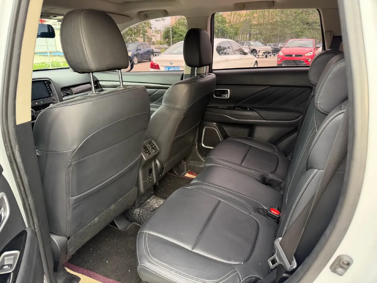 2020 Mitsubishi Outlander 2.0L 166HP L4 CVT,autocango,china used car exporter,china ev exporter,chinese used car exporter,chinese used ev exporter