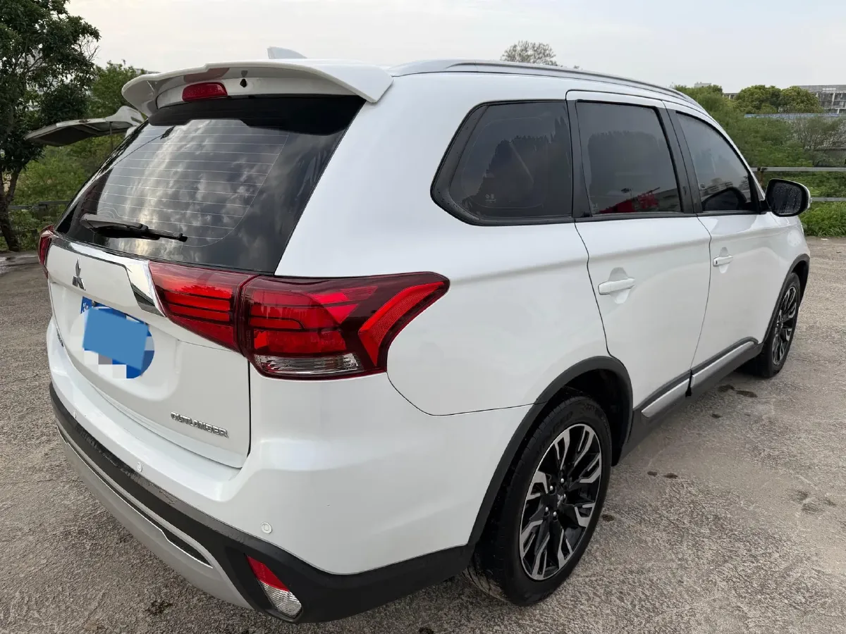 2020 Mitsubishi Outlander 2.0L 166HP L4 CVT,autocango,china used car exporter,china ev exporter,chinese used car exporter,chinese used ev exporter