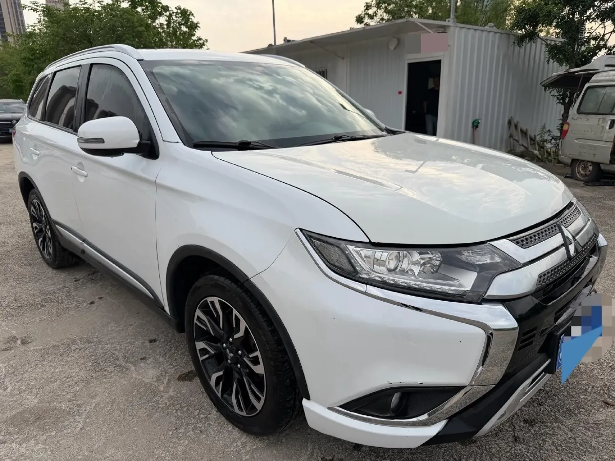2020 Mitsubishi Outlander 2.0L 166HP L4 CVT,autocango,china used car exporter,china ev exporter,chinese used car exporter,chinese used ev exporter
