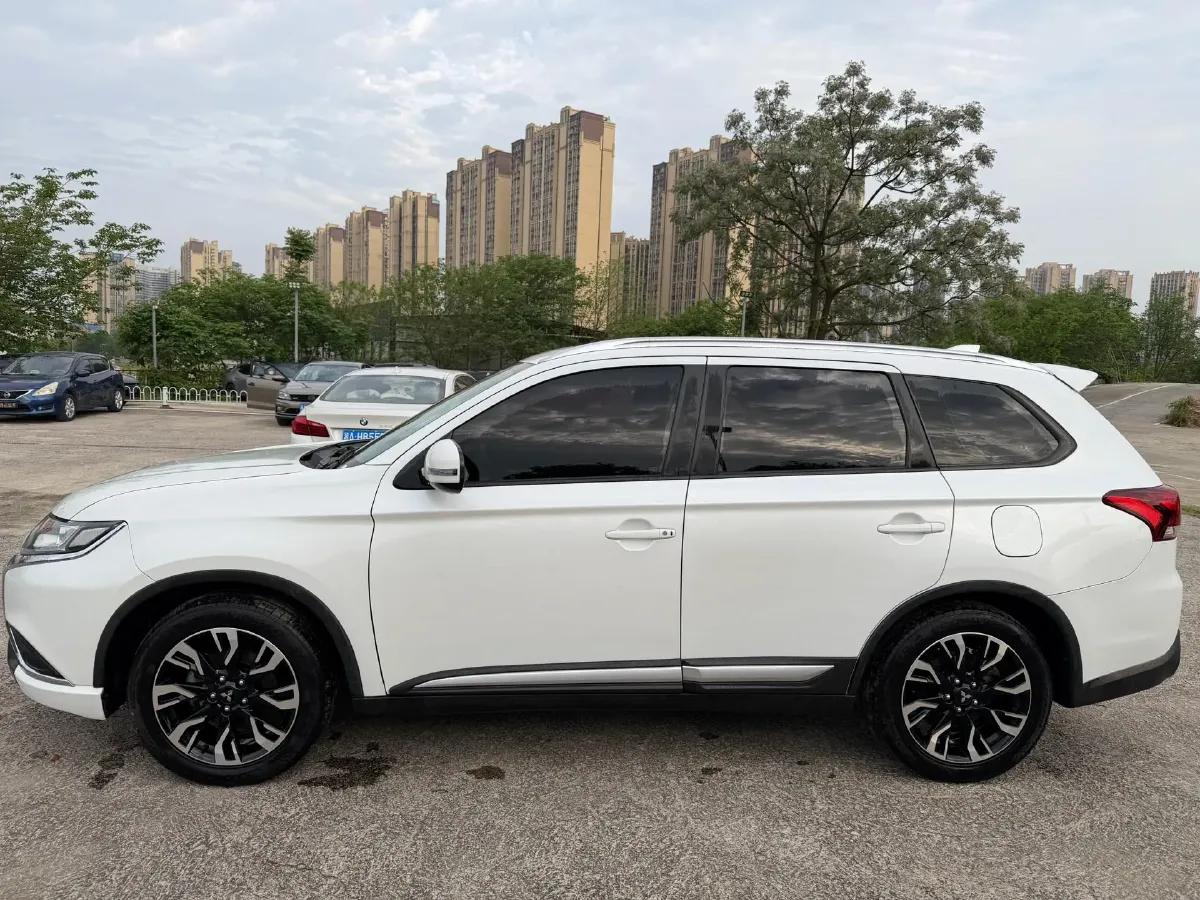 2020 Mitsubishi Outlander 2.0L 166HP L4 CVT,autocango,china used car exporter,china ev exporter,chinese used car exporter,chinese used ev exporter