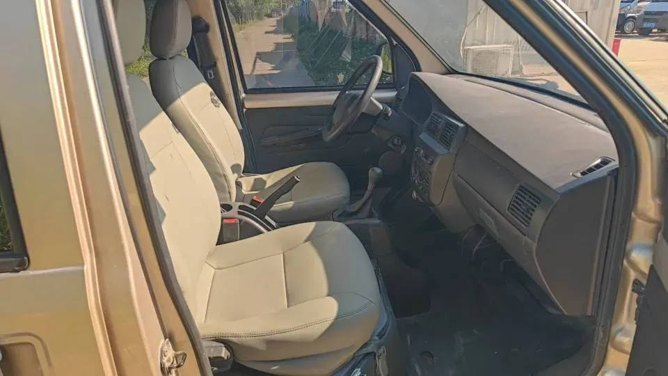 2021 WuLing RongGuang 1.5L 99HP L4 5MT,autocango,china used car exporter,china ev exporter,chinese used car exporter,chinese used ev exporter