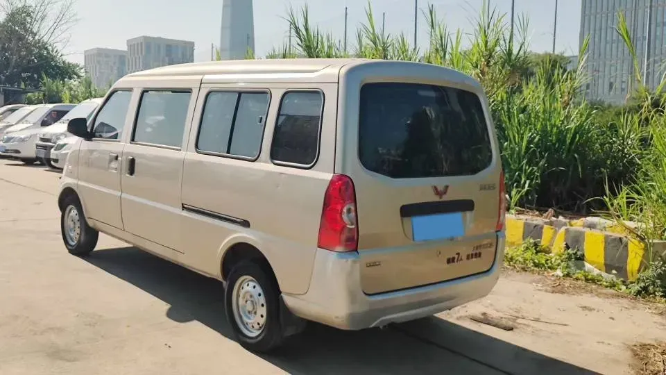2021 WuLing RongGuang 1.5L 99HP L4 5MT,autocango,china used car exporter,china ev exporter,chinese used car exporter,chinese used ev exporter