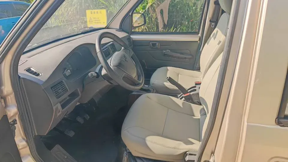 2021 WuLing RongGuang 1.5L 99HP L4 5MT,autocango,china used car exporter,china ev exporter,chinese used car exporter,chinese used ev exporter