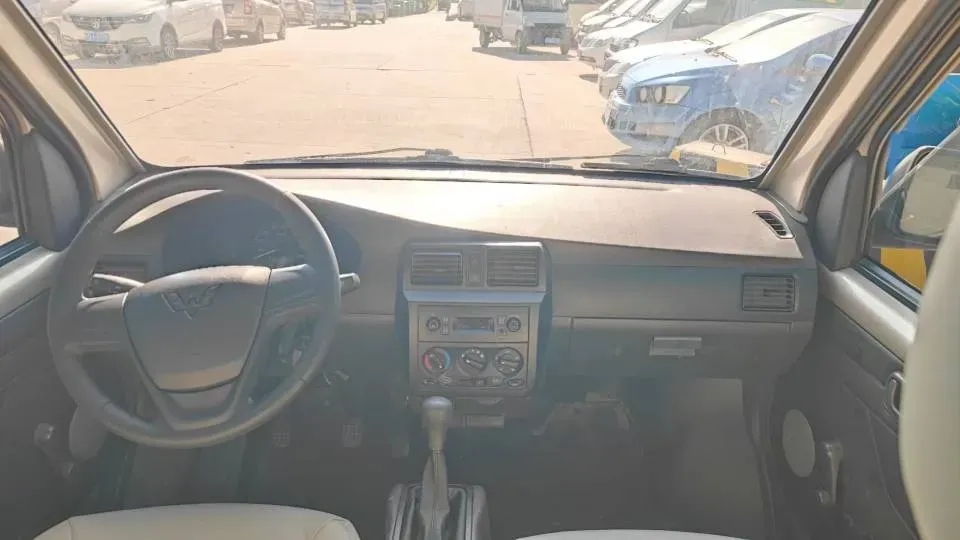 2021 WuLing RongGuang 1.5L 99HP L4 5MT,autocango,china used car exporter,china ev exporter,chinese used car exporter,chinese used ev exporter