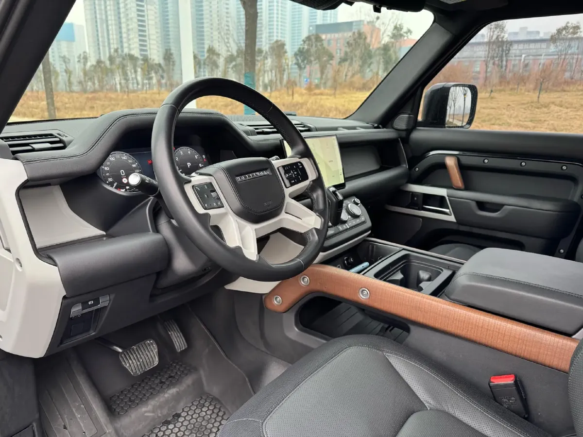 2022 Land Rover Defender 3.0T 400HP L6 8AT,autocango,china used car exporter,china ev exporter,chinese used car exporter,chinese used ev exporter