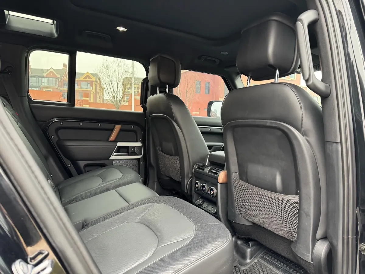 2022 Land Rover Defender 3.0T 400HP L6 8AT,autocango,china used car exporter,china ev exporter,chinese used car exporter,chinese used ev exporter