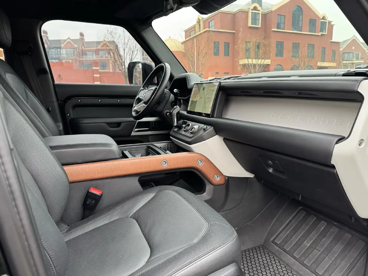 2022 Land Rover Defender 3.0T 400HP L6 8AT,autocango,china used car exporter,china ev exporter,chinese used car exporter,chinese used ev exporter