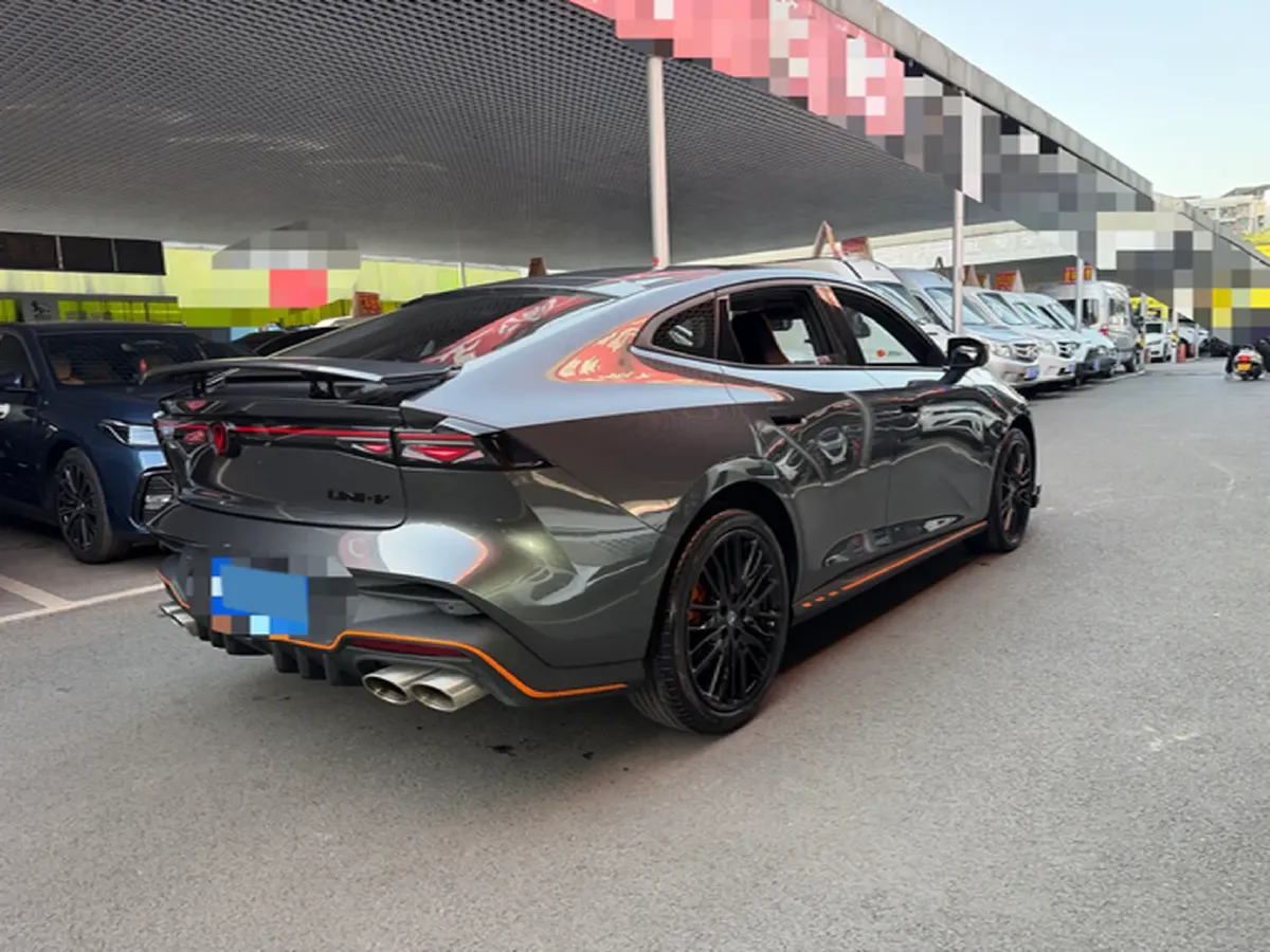 2025 ChangAn UNI-V 2.0T 245HP L4 8AT,autocango,china used car exporter,china ev exporter,chinese used car exporter,chinese used ev exporter