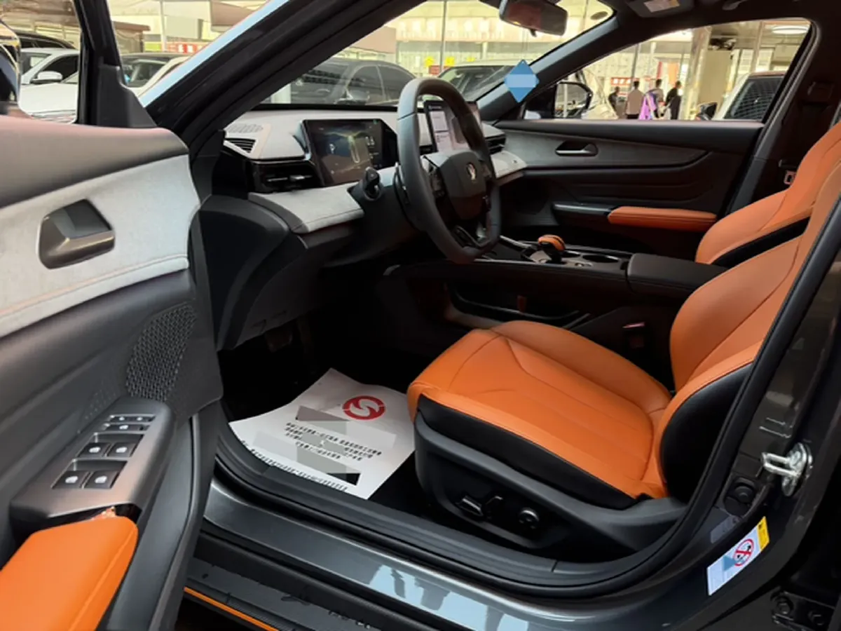 2025 ChangAn UNI-V 2.0T 245HP L4 8AT,autocango,china used car exporter,china ev exporter,chinese used car exporter,chinese used ev exporter