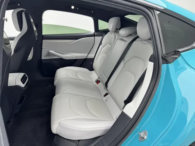 2024 MI SU7 BEV 73.6KWH,autocango,china used car exporter,china ev exporter,chinese used car exporter,chinese used ev exporter