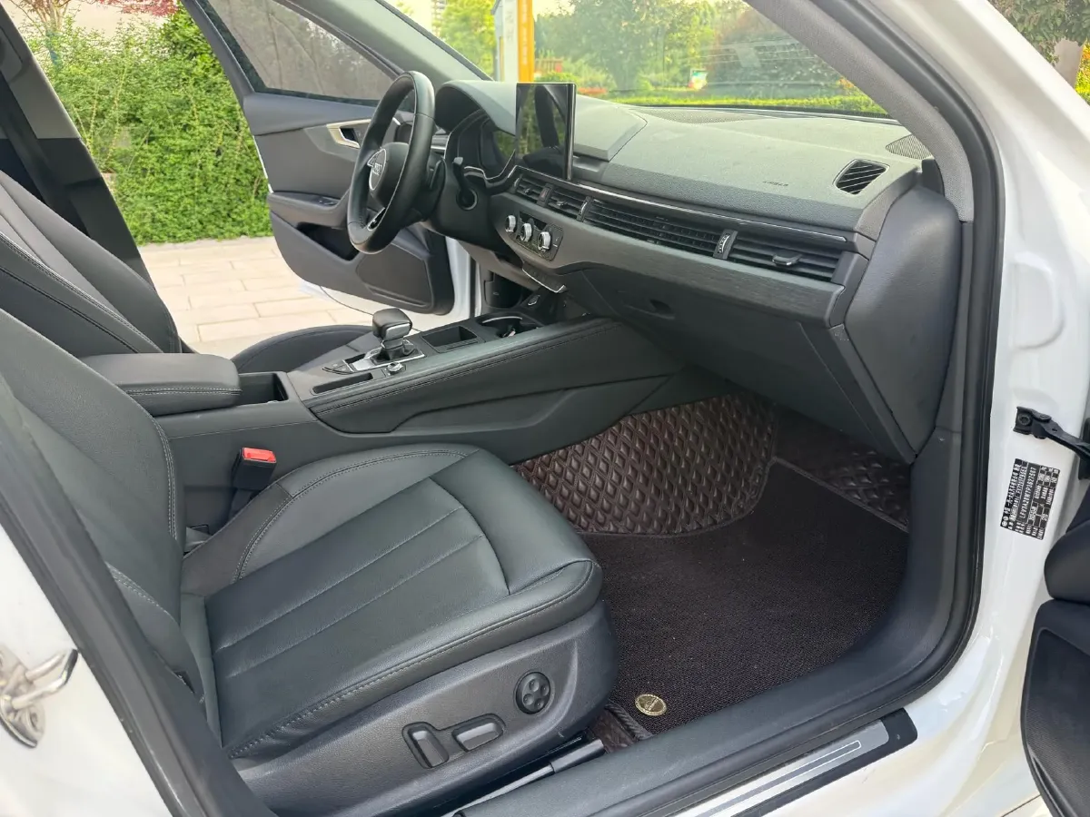 2023 Audi A4L 2.0T 190HP L4 7DCT,autocango,china used car exporter,china ev exporter,chinese used car exporter,chinese used ev exporter