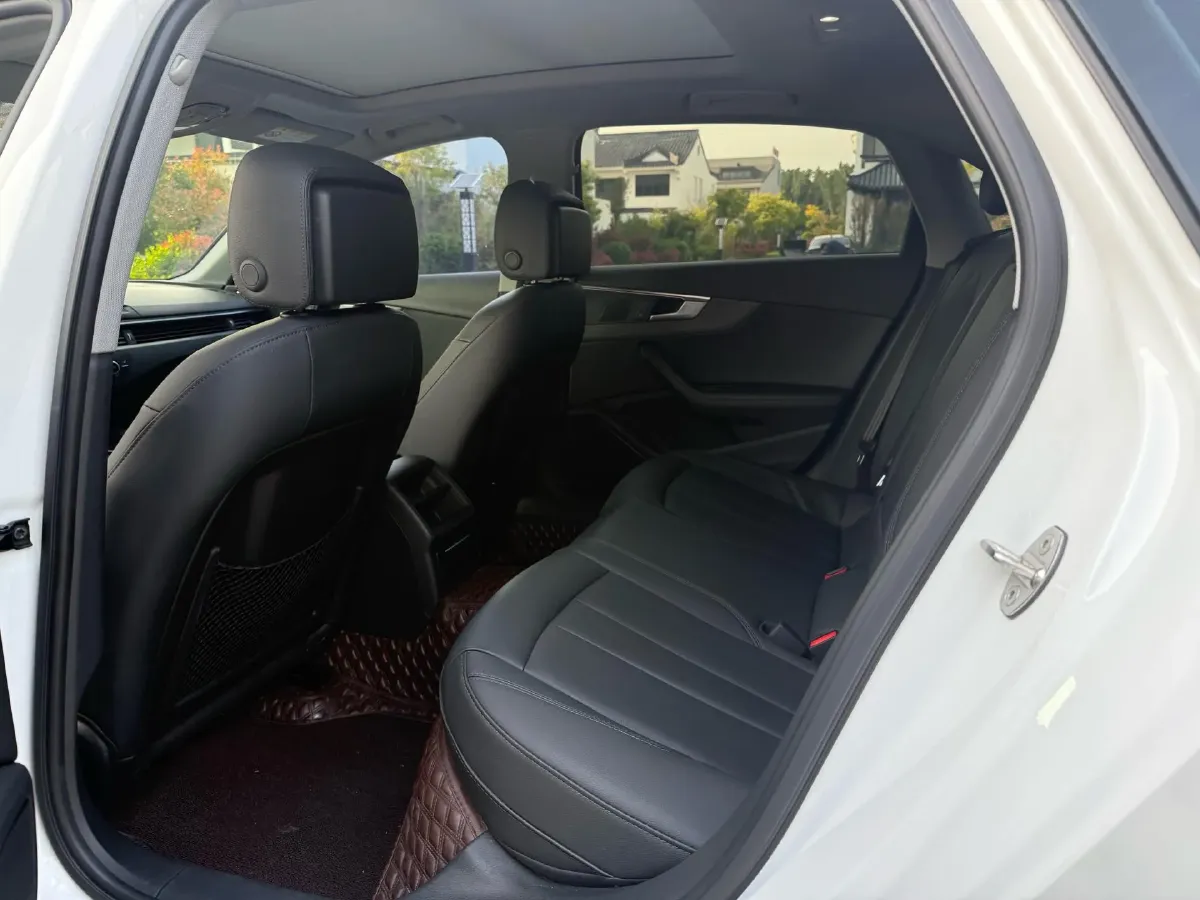 2023 Audi A4L 2.0T 190HP L4 7DCT,autocango,china used car exporter,china ev exporter,chinese used car exporter,chinese used ev exporter