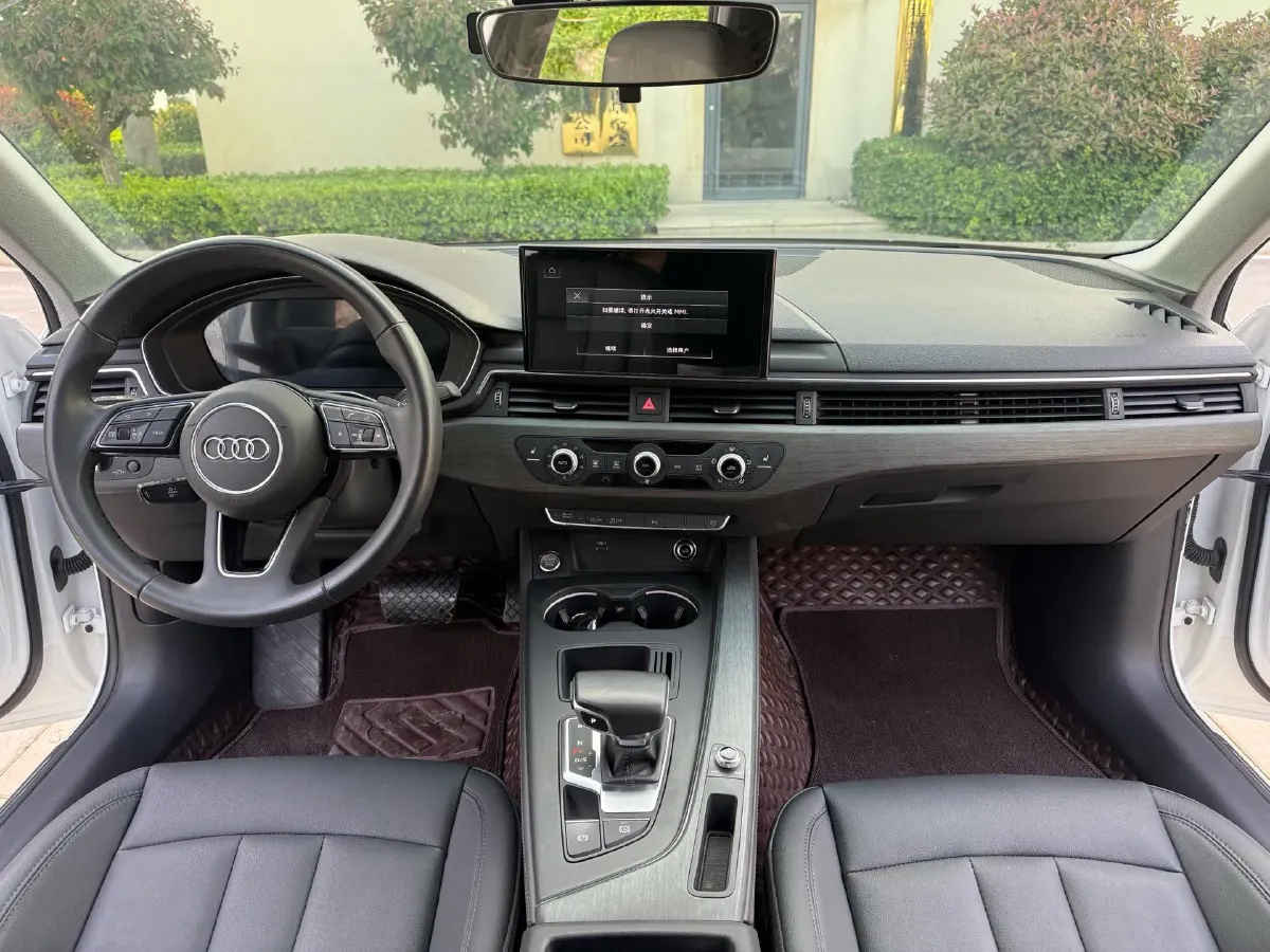 2023 Audi A4L 2.0T 190HP L4 7DCT,autocango,china used car exporter,china ev exporter,chinese used car exporter,chinese used ev exporter
