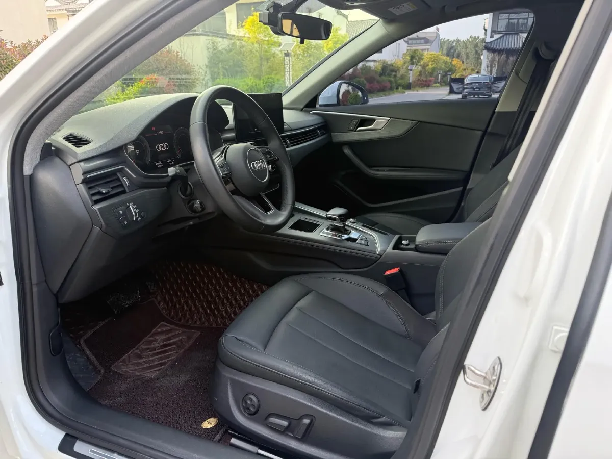 2023 Audi A4L 2.0T 190HP L4 7DCT,autocango,china used car exporter,china ev exporter,chinese used car exporter,chinese used ev exporter