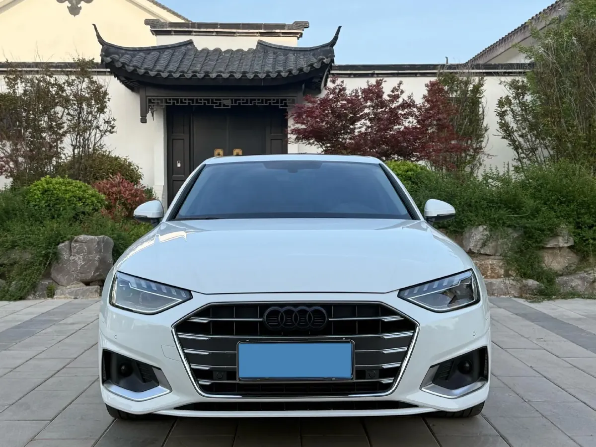 2023 Audi A4L 2.0T 190HP L4 7DCT,autocango,china used car exporter,china ev exporter,chinese used car exporter,chinese used ev exporter
