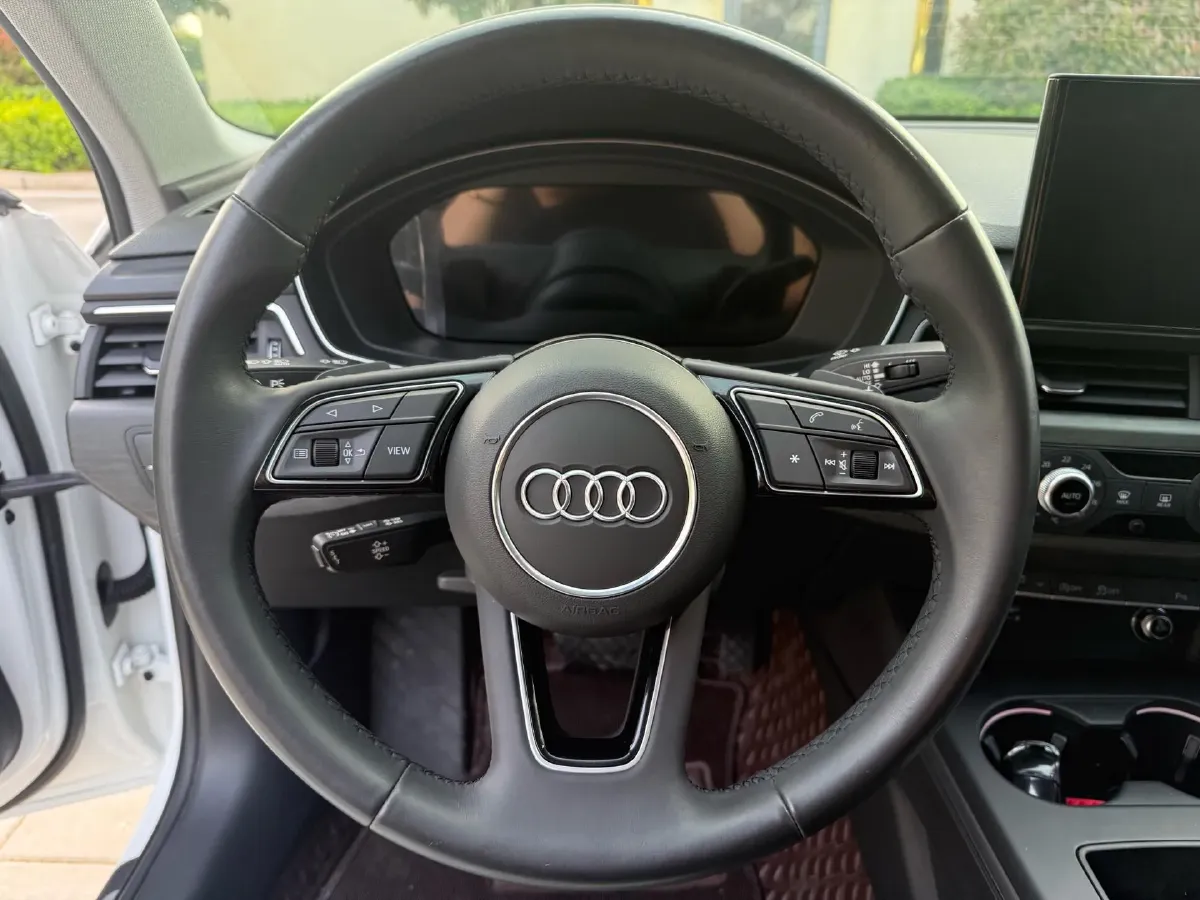 2023 Audi A4L 2.0T 190HP L4 7DCT,autocango,china used car exporter,china ev exporter,chinese used car exporter,chinese used ev exporter