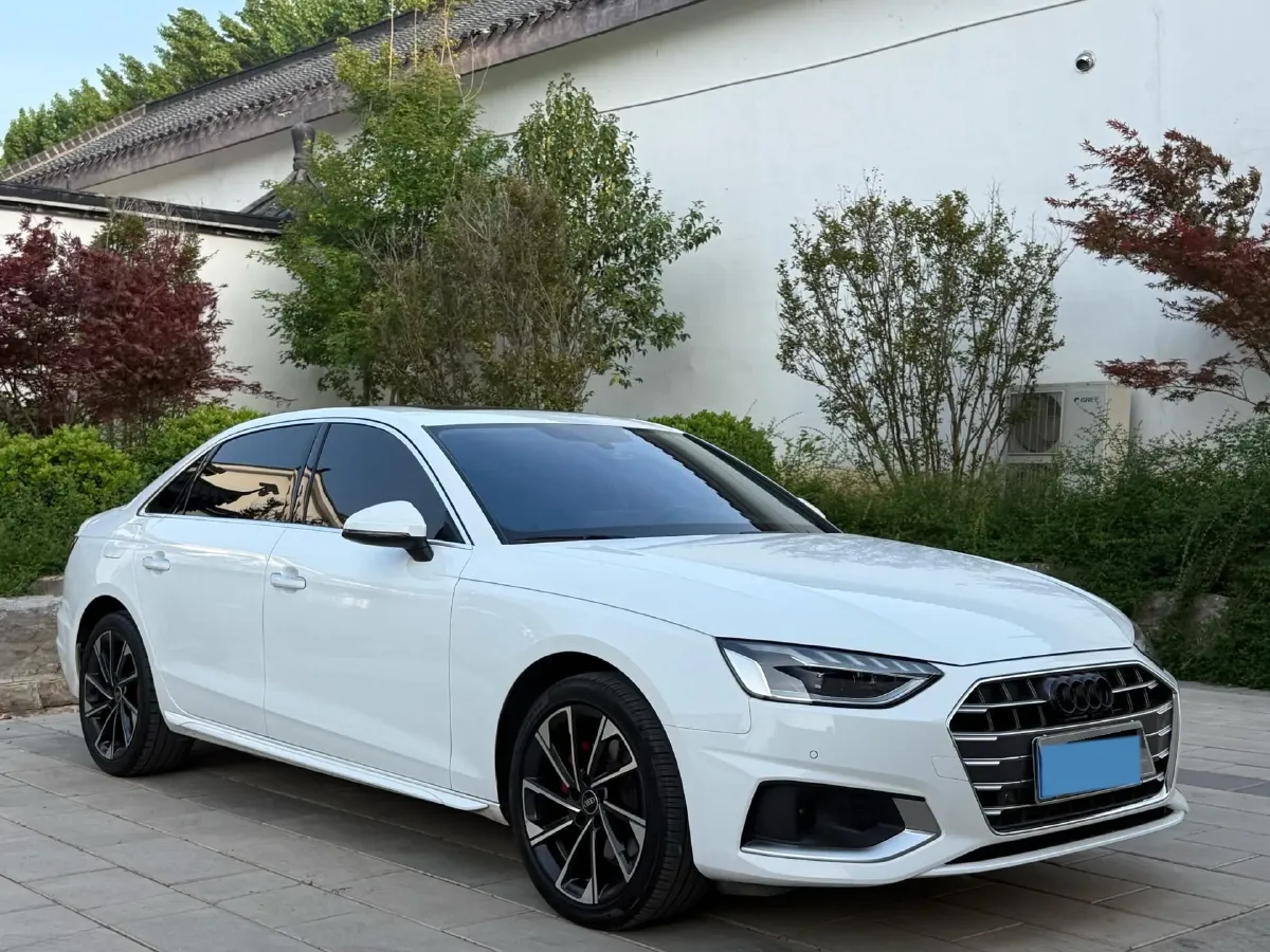 2023 Audi A4L 2.0T 190HP L4 7DCT,autocango,china used car exporter,china ev exporter,chinese used car exporter,chinese used ev exporter