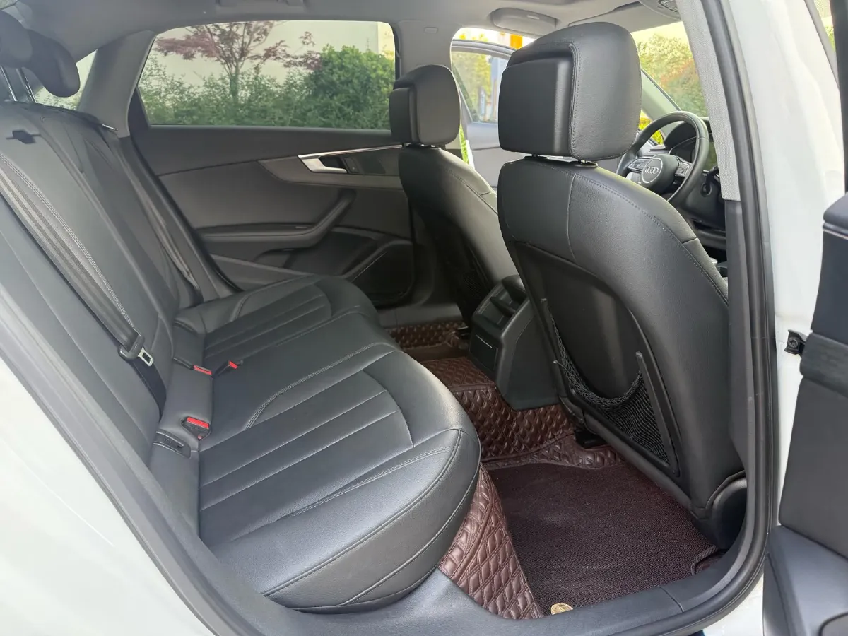 2023 Audi A4L 2.0T 190HP L4 7DCT,autocango,china used car exporter,china ev exporter,chinese used car exporter,chinese used ev exporter