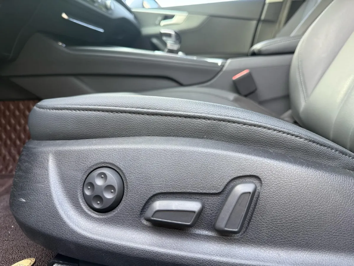 2023 Audi A4L 2.0T 190HP L4 7DCT,autocango,china used car exporter,china ev exporter,chinese used car exporter,chinese used ev exporter