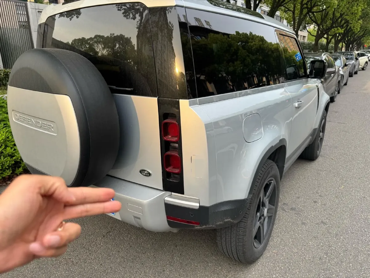 2023 Land Rover Defender 2.0T 300HP L4 8AT,autocango,china used car exporter,china ev exporter,chinese used car exporter,chinese used ev exporter