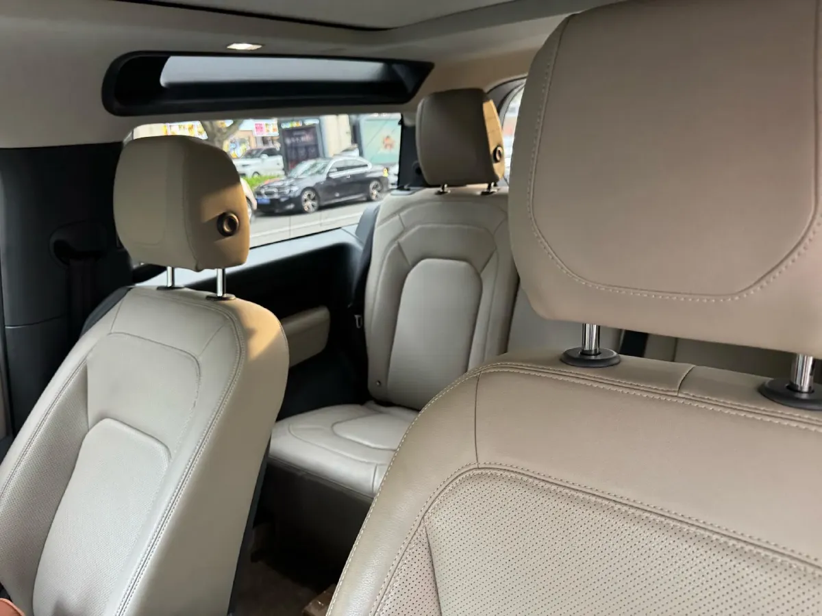 2023 Land Rover Defender 2.0T 300HP L4 8AT,autocango,china used car exporter,china ev exporter,chinese used car exporter,chinese used ev exporter