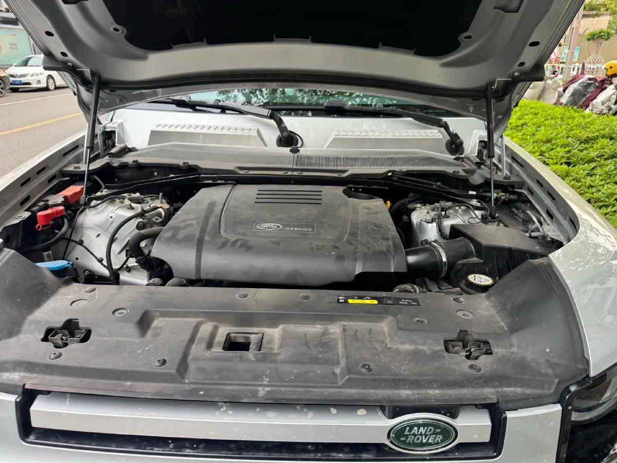 2023 Land Rover Defender 2.0T 300HP L4 8AT,autocango,china used car exporter,china ev exporter,chinese used car exporter,chinese used ev exporter