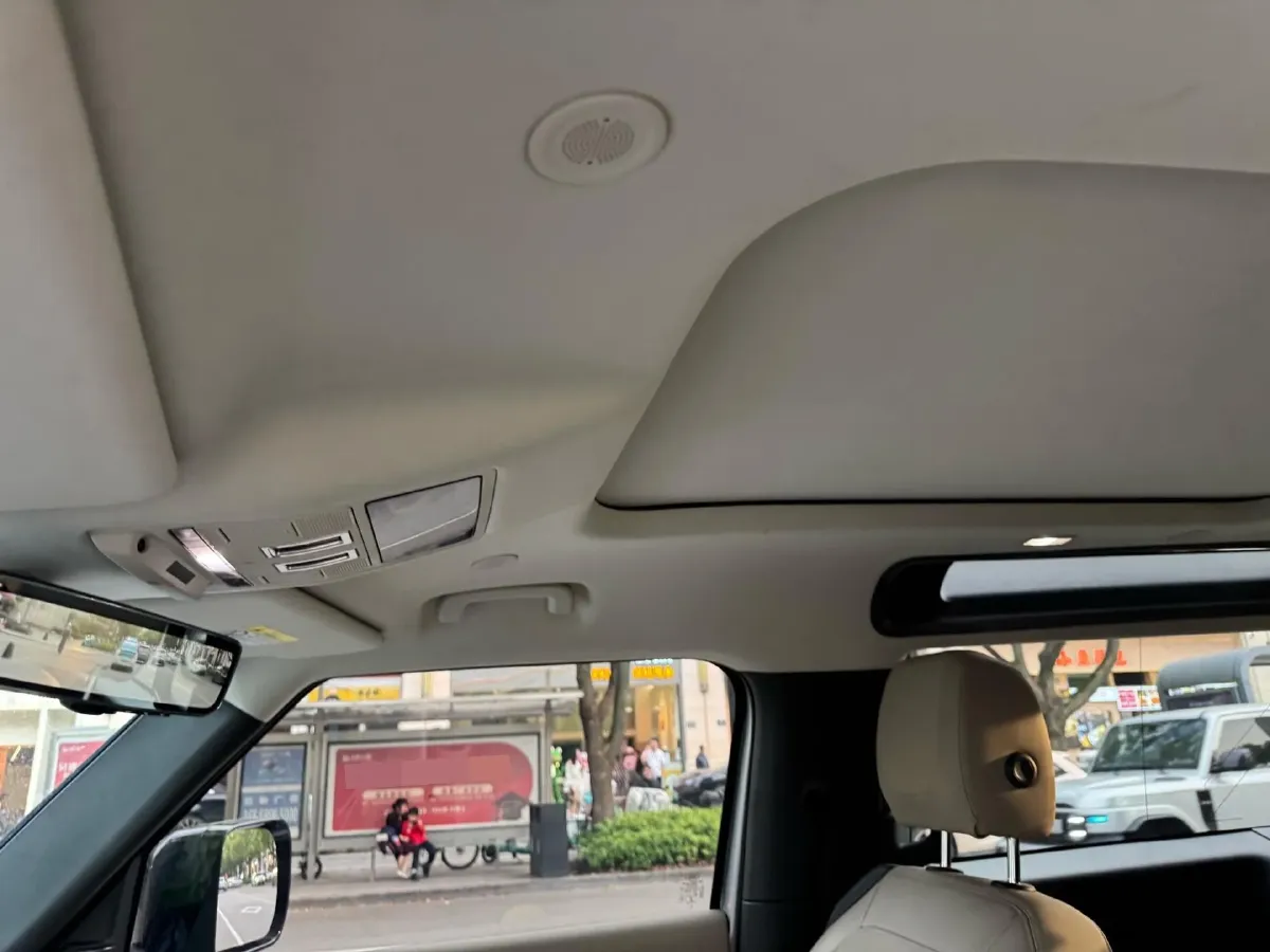 2023 Land Rover Defender 2.0T 300HP L4 8AT,autocango,china used car exporter,china ev exporter,chinese used car exporter,chinese used ev exporter