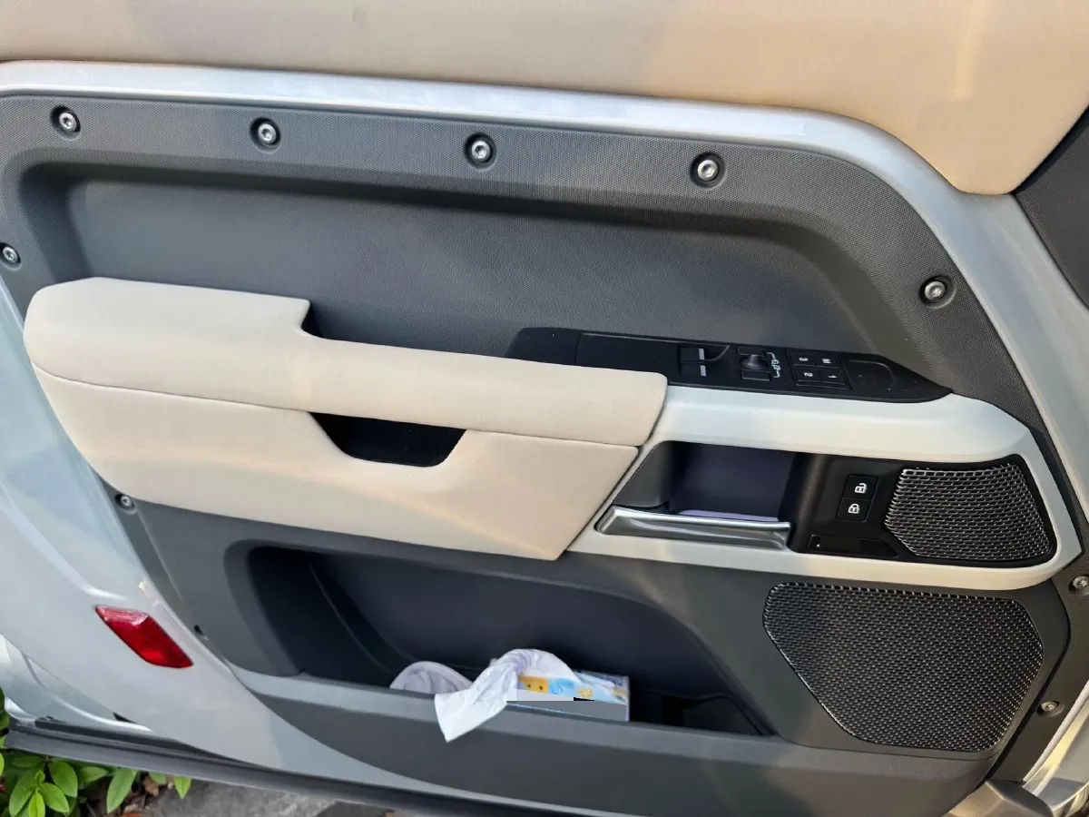 2023 Land Rover Defender 2.0T 300HP L4 8AT,autocango,china used car exporter,china ev exporter,chinese used car exporter,chinese used ev exporter