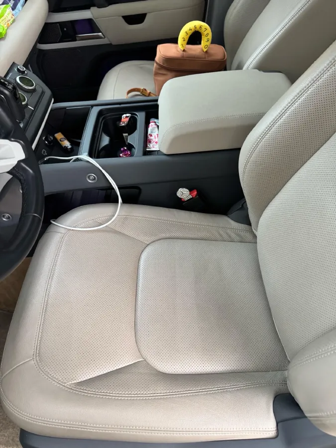 2023 Land Rover Defender 2.0T 300HP L4 8AT,autocango,china used car exporter,china ev exporter,chinese used car exporter,chinese used ev exporter