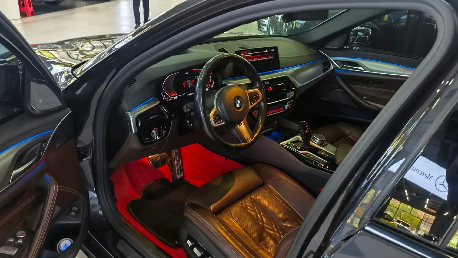 2019 BMW 5 Series 3.0T 340HP L6 8AT,autocango,china used car exporter,china ev exporter,chinese used car exporter,chinese used ev exporter