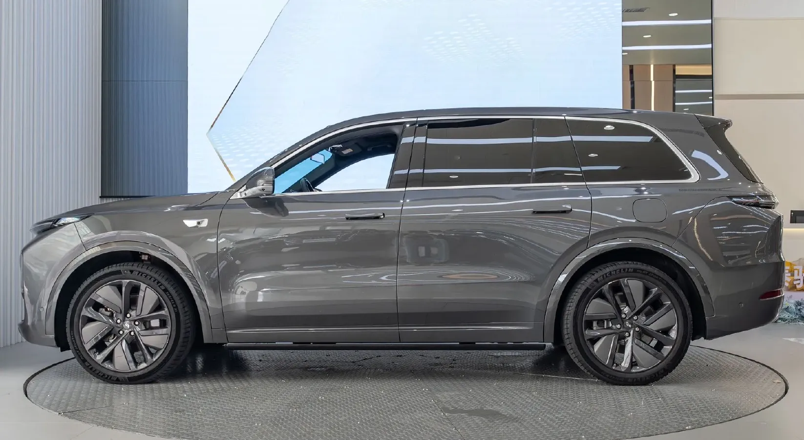 2024 Li L9 Range Extended 154HP REEV 52.3KWH,autocango,china used car exporter,china ev exporter,chinese used car exporter,chinese used ev exporter