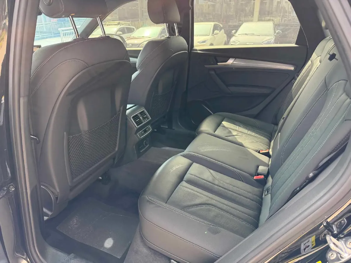 2022 Audi Q5L Sportback 2.0T 190HP L4 7DCT,autocango,china used car exporter,china ev exporter,chinese used car exporter,chinese used ev exporter