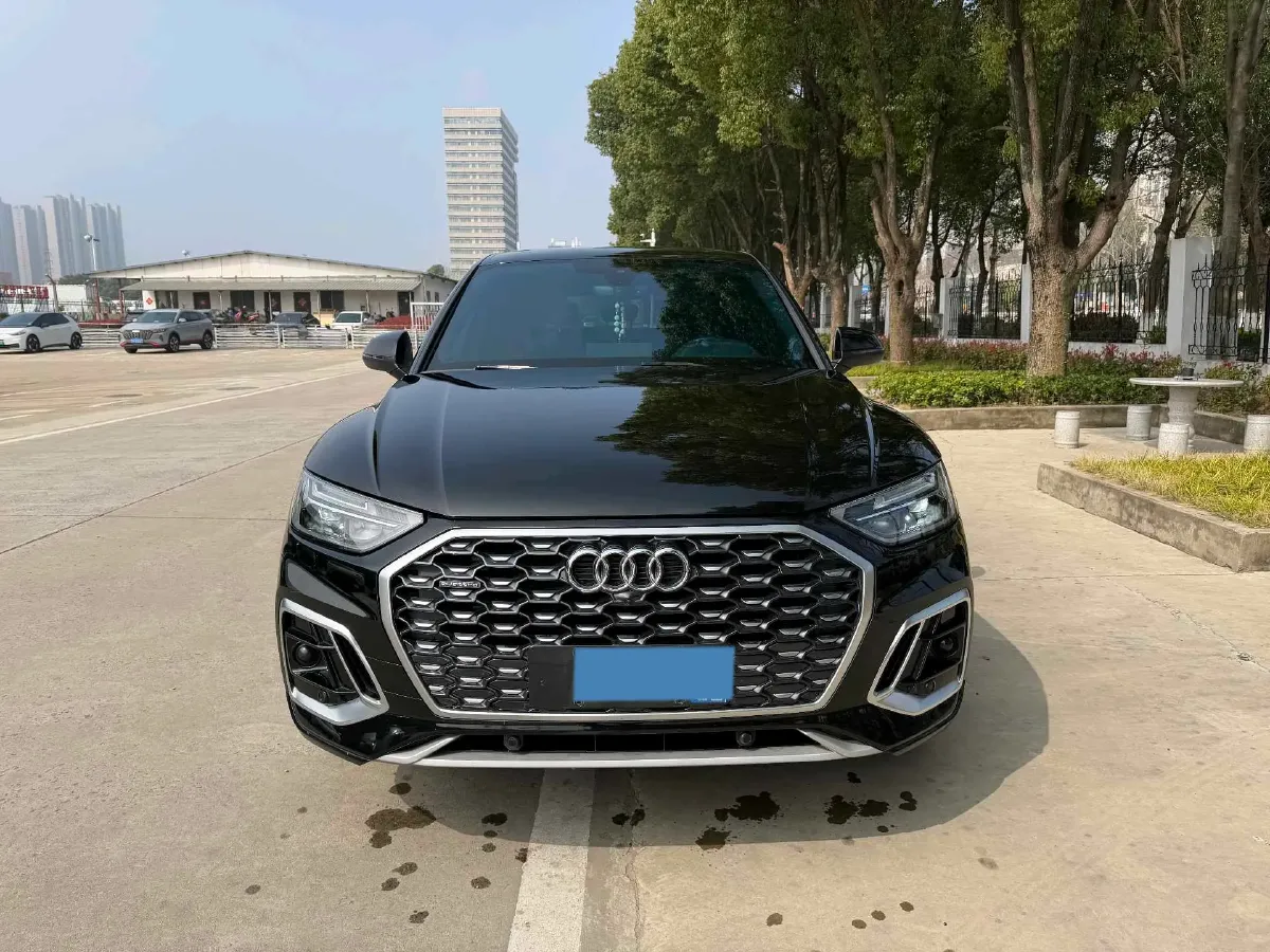 2022 Audi Q5L Sportback 2.0T 190HP L4 7DCT,autocango,china used car exporter,china ev exporter,chinese used car exporter,chinese used ev exporter