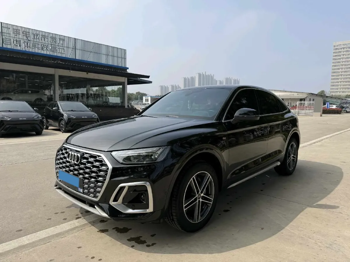 2022 Audi Q5L Sportback 2.0T 190HP L4 7DCT,autocango,china used car exporter,china ev exporter,chinese used car exporter,chinese used ev exporter