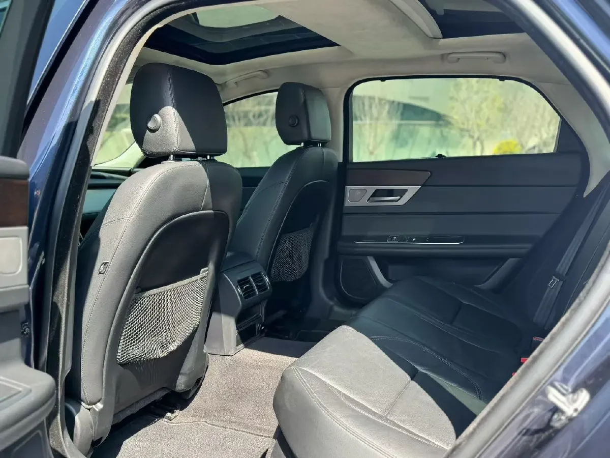 2018 Mercedes-Benz E Class 2.0T 184HP L4 9AT,autocango,china used car exporter,china ev exporter,chinese used car exporter,chinese used ev exporter