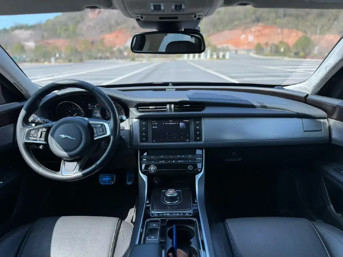 2018 Mercedes-Benz E Class 2.0T 184HP L4 9AT,autocango,china used car exporter,china ev exporter,chinese used car exporter,chinese used ev exporter