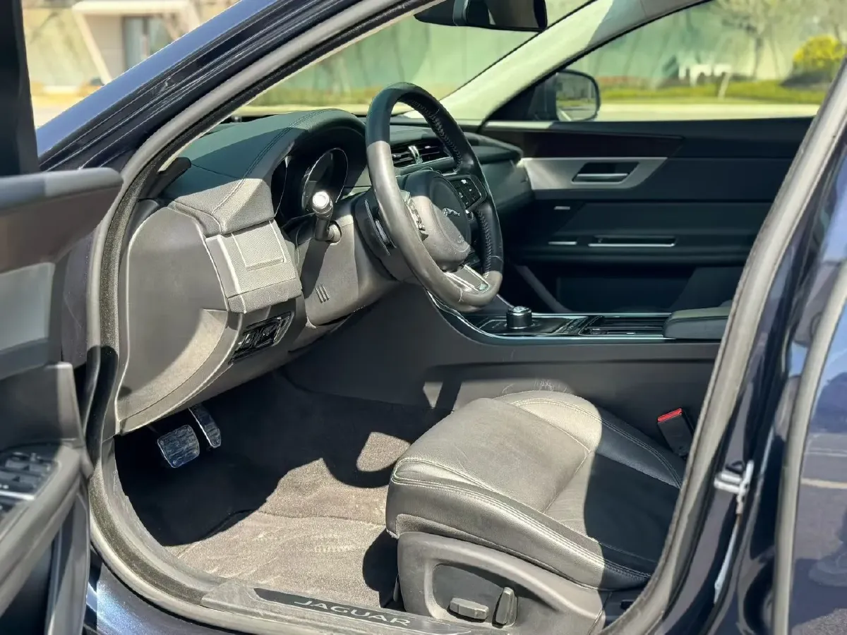 2018 Mercedes-Benz E Class 2.0T 184HP L4 9AT,autocango,china used car exporter,china ev exporter,chinese used car exporter,chinese used ev exporter