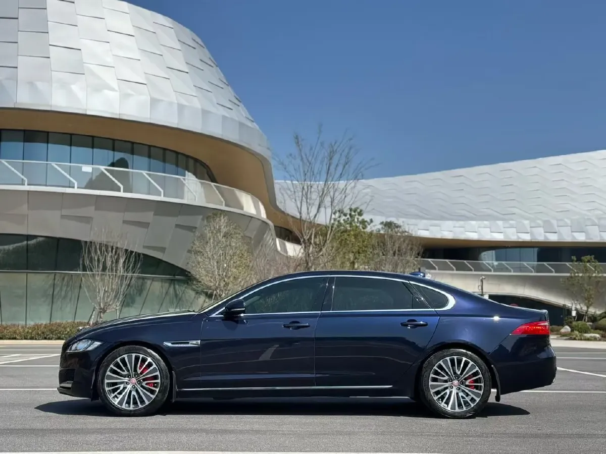 2018 Mercedes-Benz E Class 2.0T 184HP L4 9AT,autocango,china used car exporter,china ev exporter,chinese used car exporter,chinese used ev exporter