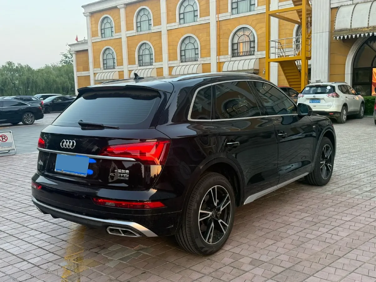 2025 Audi Q5L 2.0T 190HP L4 7DCT,autocango,china used car exporter,china ev exporter,chinese used car exporter,chinese used ev exporter