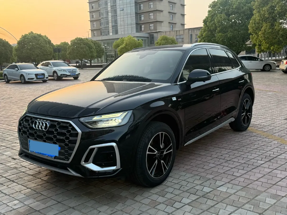 2025 Audi Q5L 2.0T 190HP L4 7DCT,autocango,china used car exporter,china ev exporter,chinese used car exporter,chinese used ev exporter